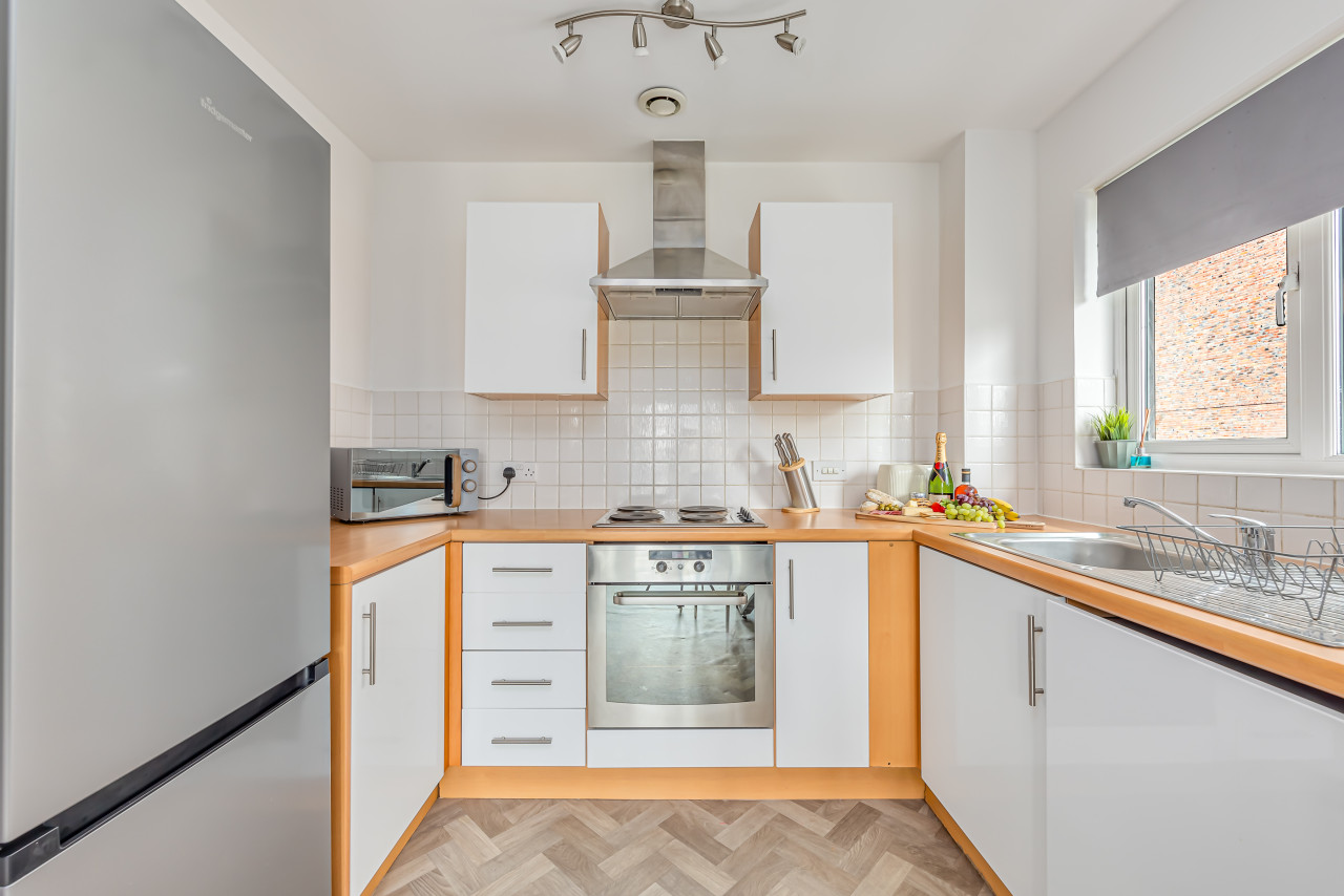 City Centre Apartment • Free Parking • Smart TV • Fast WiFI • Self-Check-In in Conisbrough Keep - Property image 15 - VivreStays