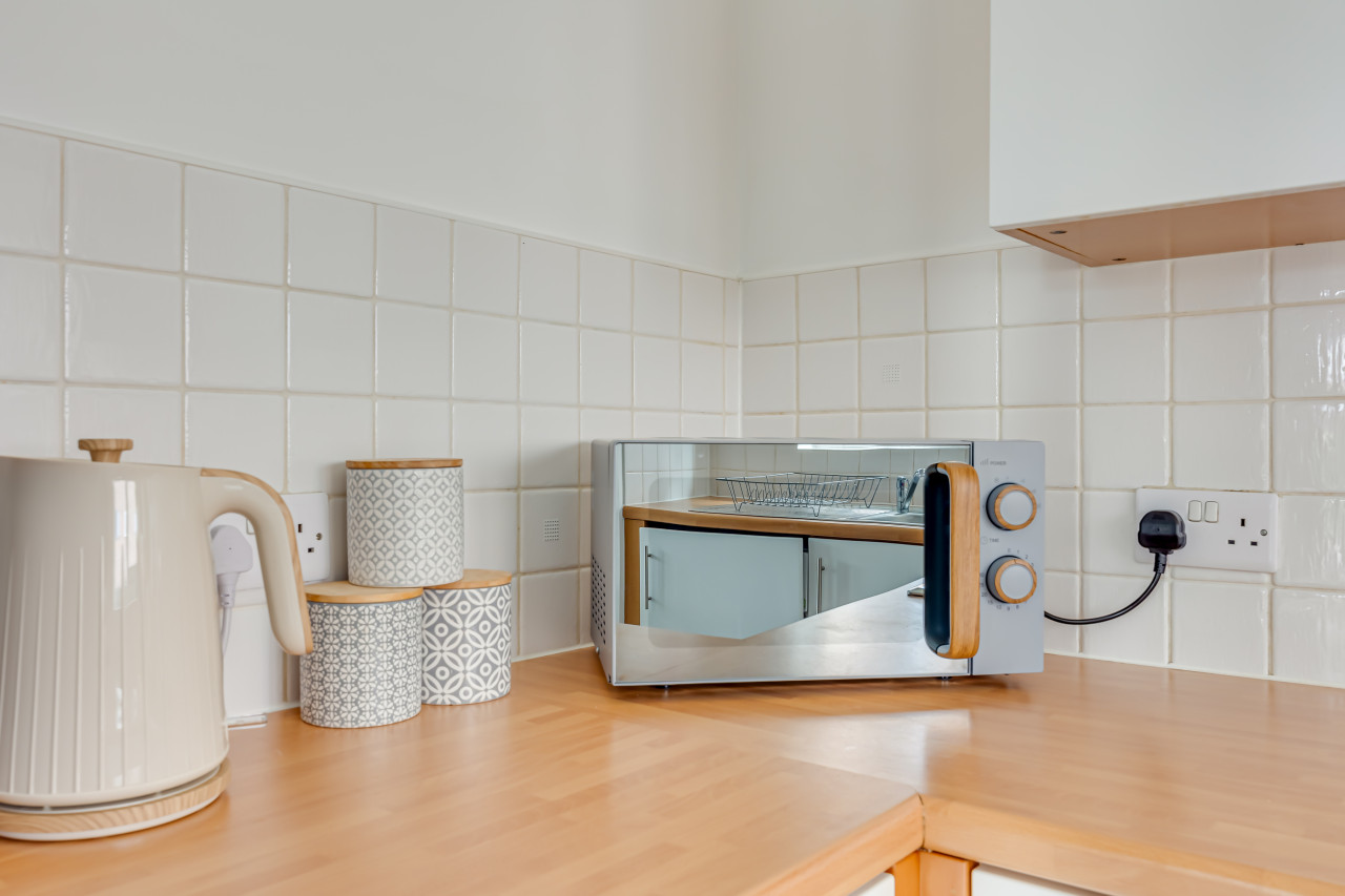 City Centre Apartment • Free Parking • Smart TV • Fast WiFI • Self-Check-In in Conisbrough Keep - Property image 16 - VivreStays