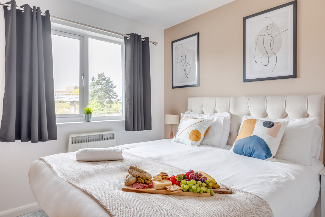 City Centre Apartment • Free Parking • Smart TV • Fast WiFI • Self-Check-In in Conisbrough Keep - Property image 7 - VivreStays