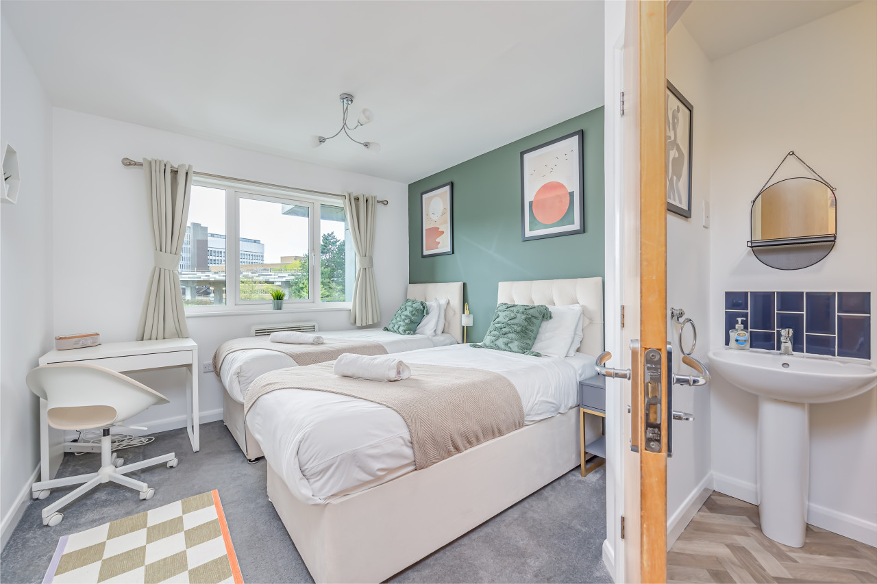 City Centre Apartment • Free Parking • Smart TV • Fast WiFI • Self-Check-In in Conisbrough Keep - Property image 2 - VivreStays