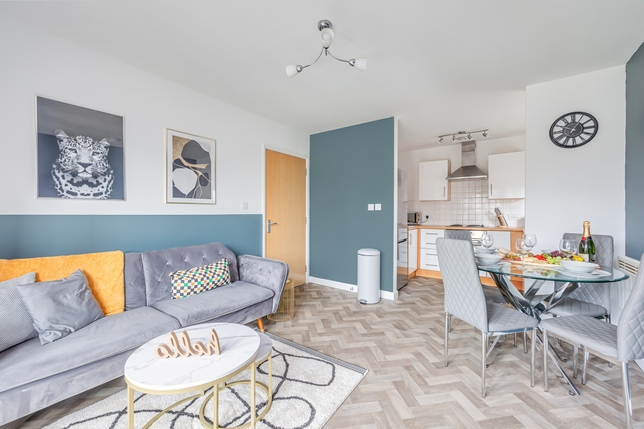 City Centre Apartment • Free Parking • Smart TV • Fast WiFI • Self-Check-In in Conisbrough Keep - Property image 13 - VivreStays