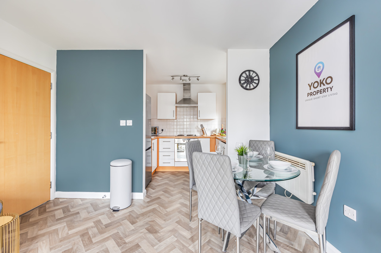 City Centre Apartment • Free Parking • Smart TV • Fast WiFI • Self-Check-In in Conisbrough Keep - Property image 14 - VivreStays