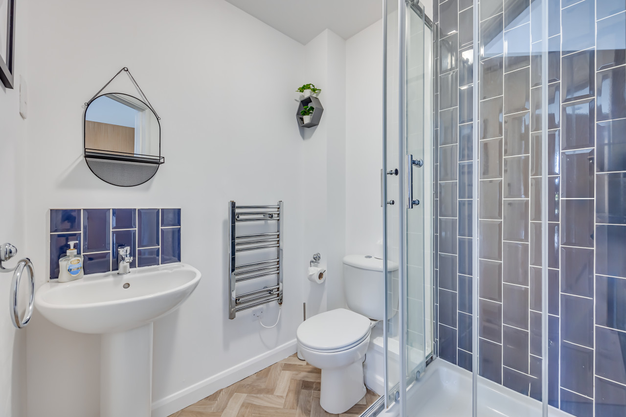 City Centre Apartment • Free Parking • Smart TV • Fast WiFI • Self-Check-In in Conisbrough Keep - Property image 3 - VivreStays