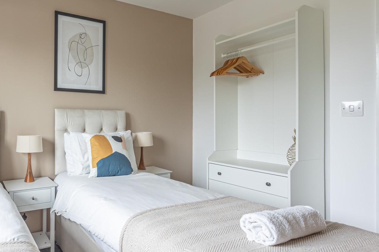 City Centre Apartment • Free Parking • Smart TV • Fast WiFI • Self-Check-In in Conisbrough Keep - Property image 6 - VivreStays