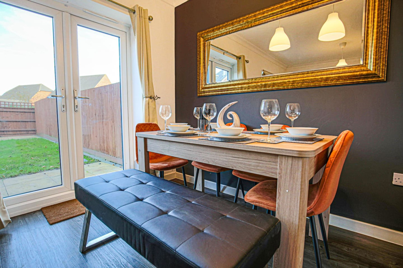Stylish 4 Bedroom House • Free Parking • Fast Wifi • Smart TV • Garden • Self-Check-In in 88 Fonda Meadows - Property image 21 - VivreStays