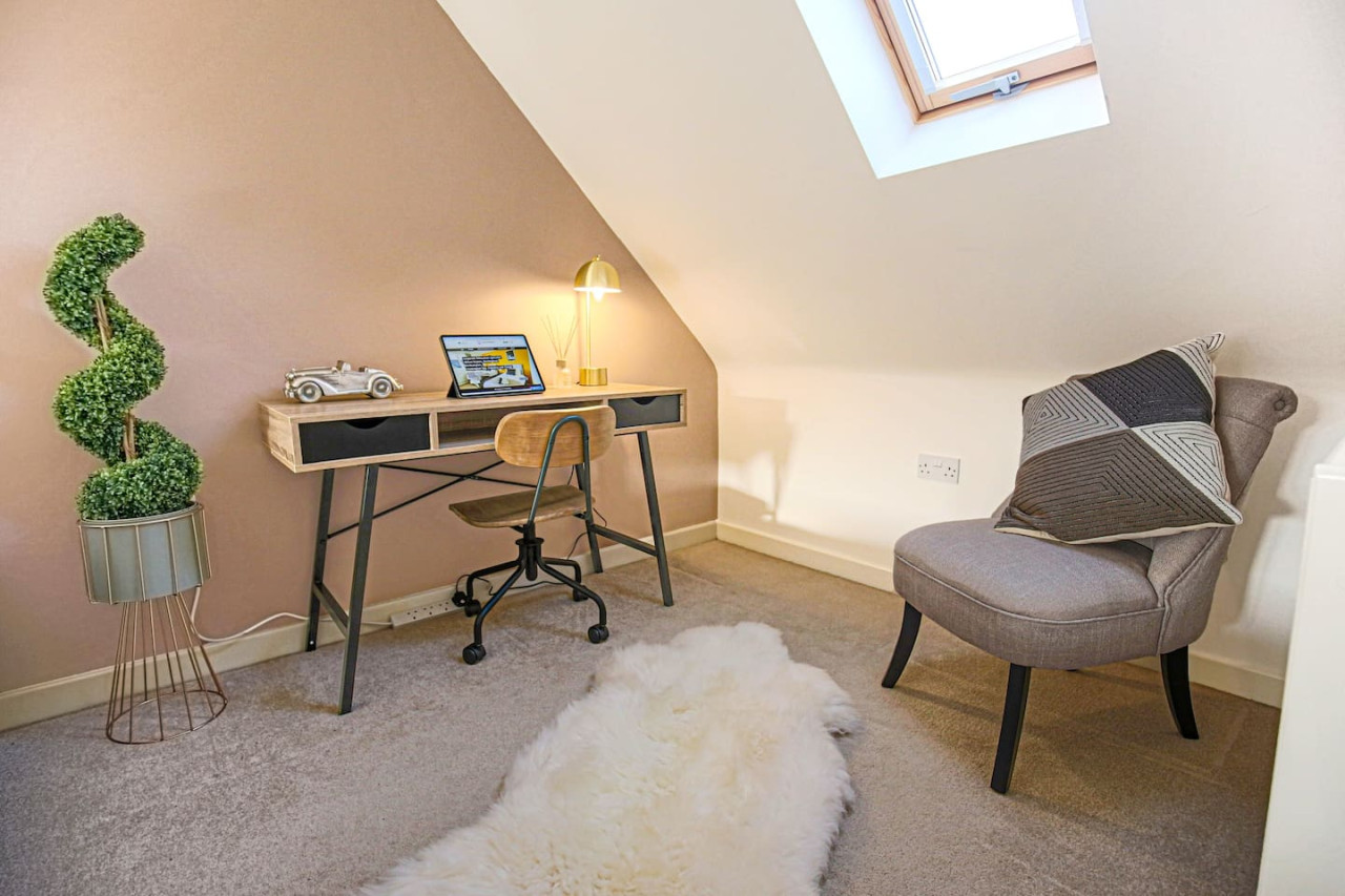 Stylish 4 Bedroom House • Free Parking • Fast Wifi • Smart TV • Garden • Self-Check-In in 88 Fonda Meadows - Property image 5 - VivreStays