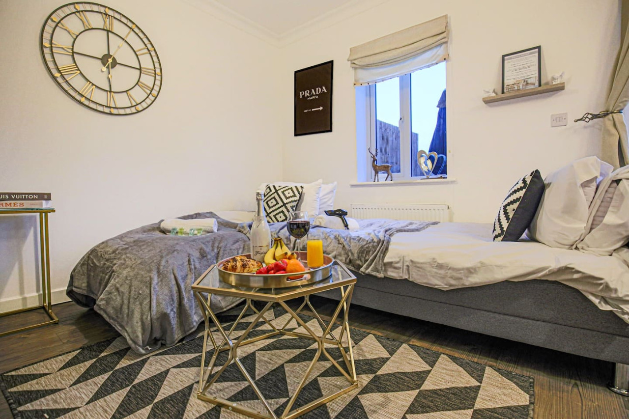 Stylish 4 Bedroom House • Free Parking • Fast Wifi • Smart TV • Garden • Self-Check-In in 88 Fonda Meadows - Property image 29 - VivreStays