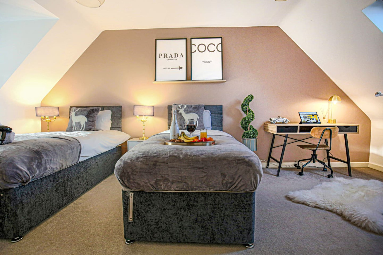 Stylish 4 Bedroom House • Free Parking • Fast Wifi • Smart TV • Garden • Self-Check-In in 88 Fonda Meadows - Property image 2 - VivreStays