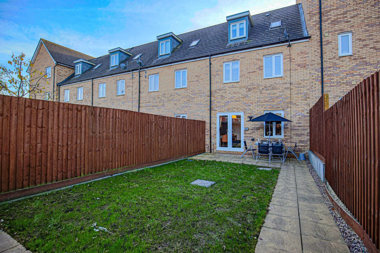 Stylish 4 Bedroom House • Free Parking • Fast Wifi • Smart TV • Garden • Self-Check-In in 88 Fonda Meadows - Property image 30 - VivreStays
