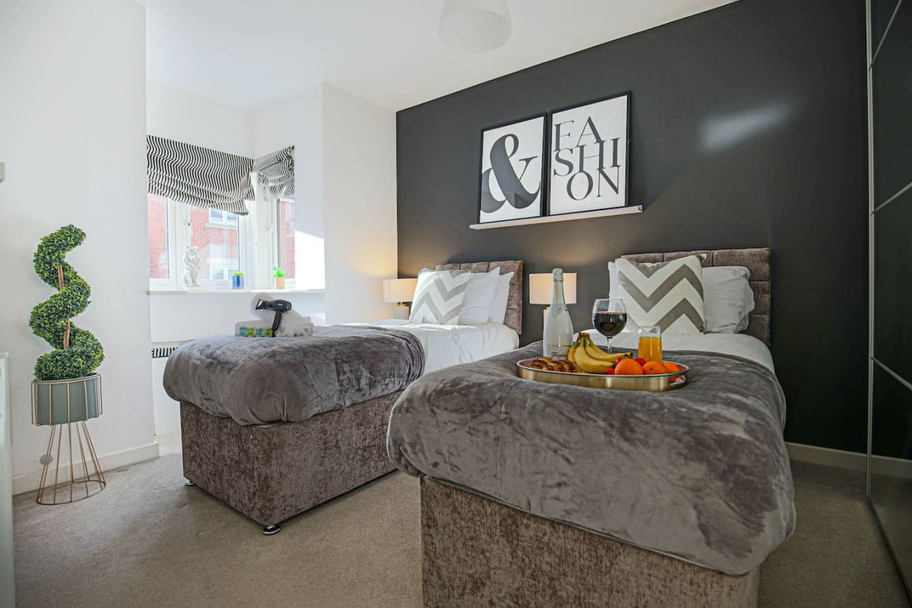 Stylish 4 Bedroom House • Free Parking • Fast Wifi • Smart TV • Garden • Self-Check-In in 88 Fonda Meadows - Property image 7 - VivreStays