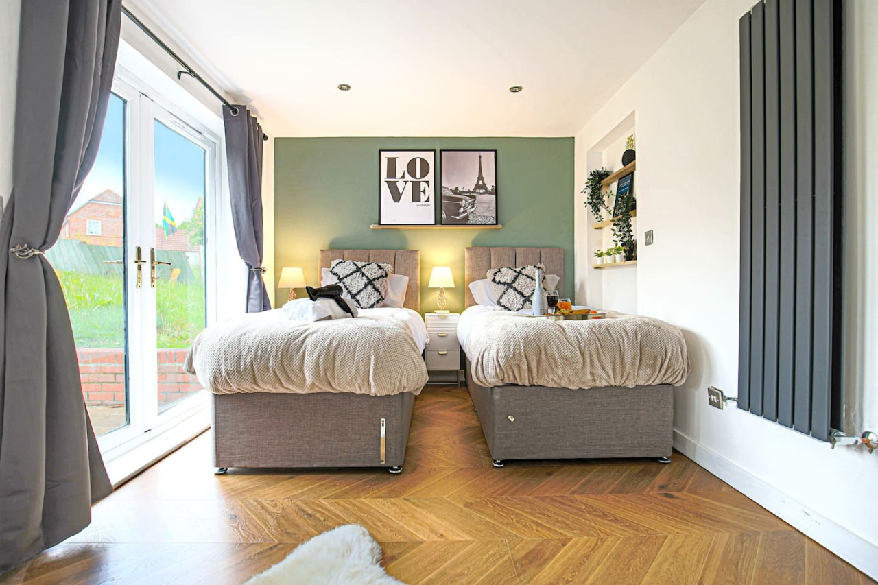 Grace House • City Centre • Driveway Parking • Pool Table • Sky TV • Fast Wifi in 36 Grace Avenue - Property image 3 - VivreStays
