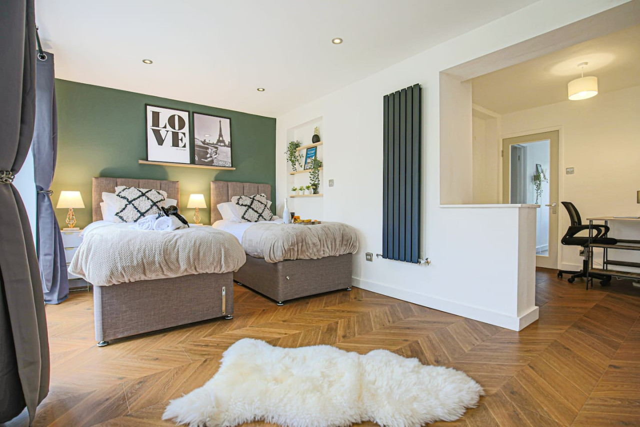 Grace House • City Centre • Driveway Parking • Pool Table • Sky TV • Fast Wifi in 36 Grace Avenue - Property image 2 - VivreStays