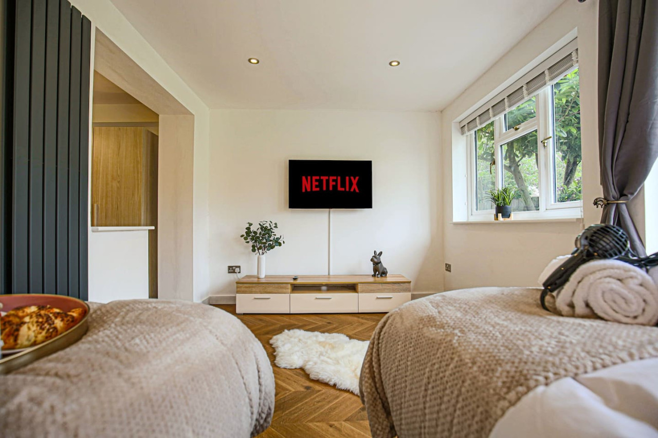 Grace House • City Centre • Driveway Parking • Pool Table • Sky TV • Fast Wifi in 36 Grace Avenue - Property image 5 - VivreStays