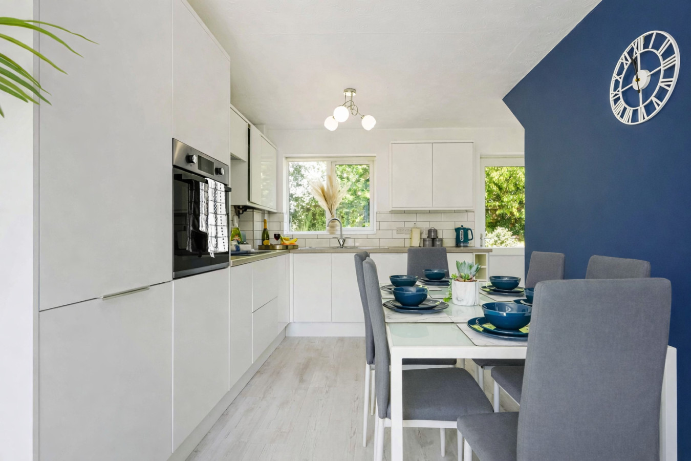 Detached House • Driveway Parking • Fast WiFi • Smart TV • Self-Check-In in 30 Lullingstone Drive - Property image 14 - VivreStays