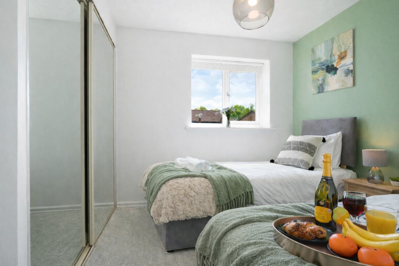 Detached House • Driveway Parking • Fast WiFi • Smart TV • Self-Check-In in 30 Lullingstone Drive - Property image 4 - VivreStays