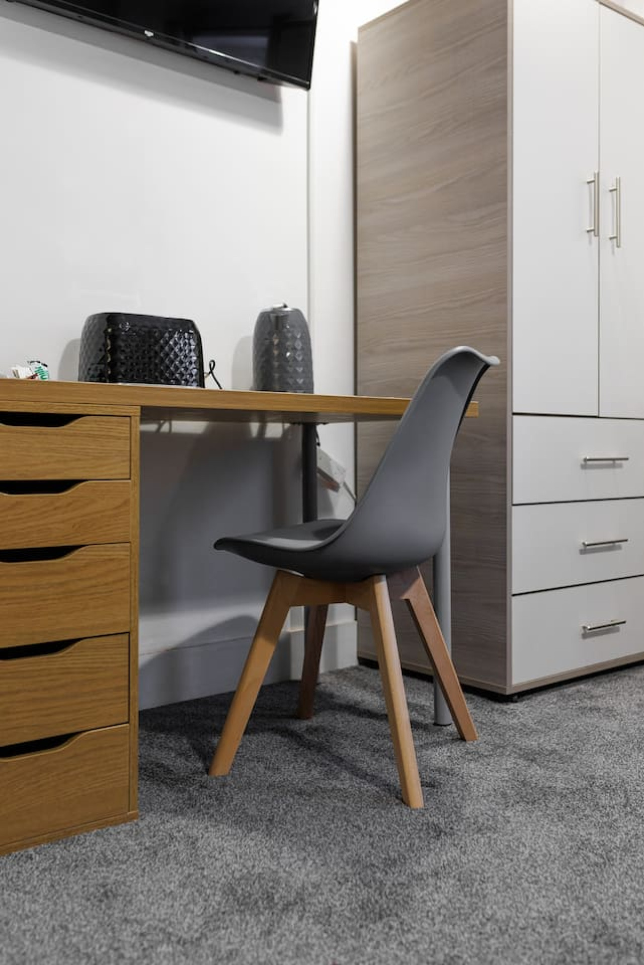 Studio 8 • City Centre • En-Suite Shower • Fast WiFi • Smart TV in 138 Borough Road Studio 8 - Property image 9 - VivreStays