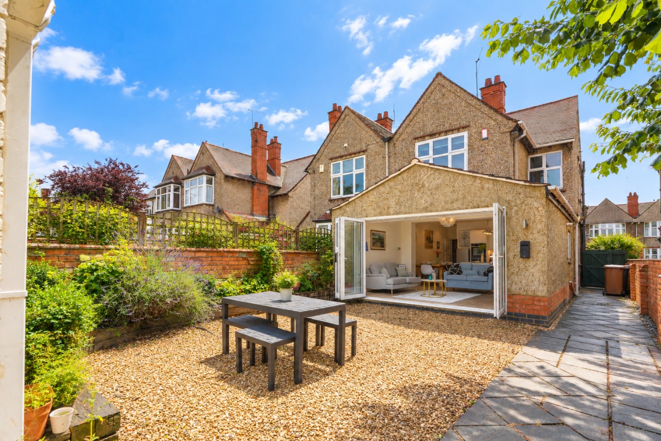 Elegant House • Central Location • Sleeps 8 • Free Parking • Fast Wifi • Virgin TV • Work Desk in 22 The Drive - Property image 30 - VivreStays