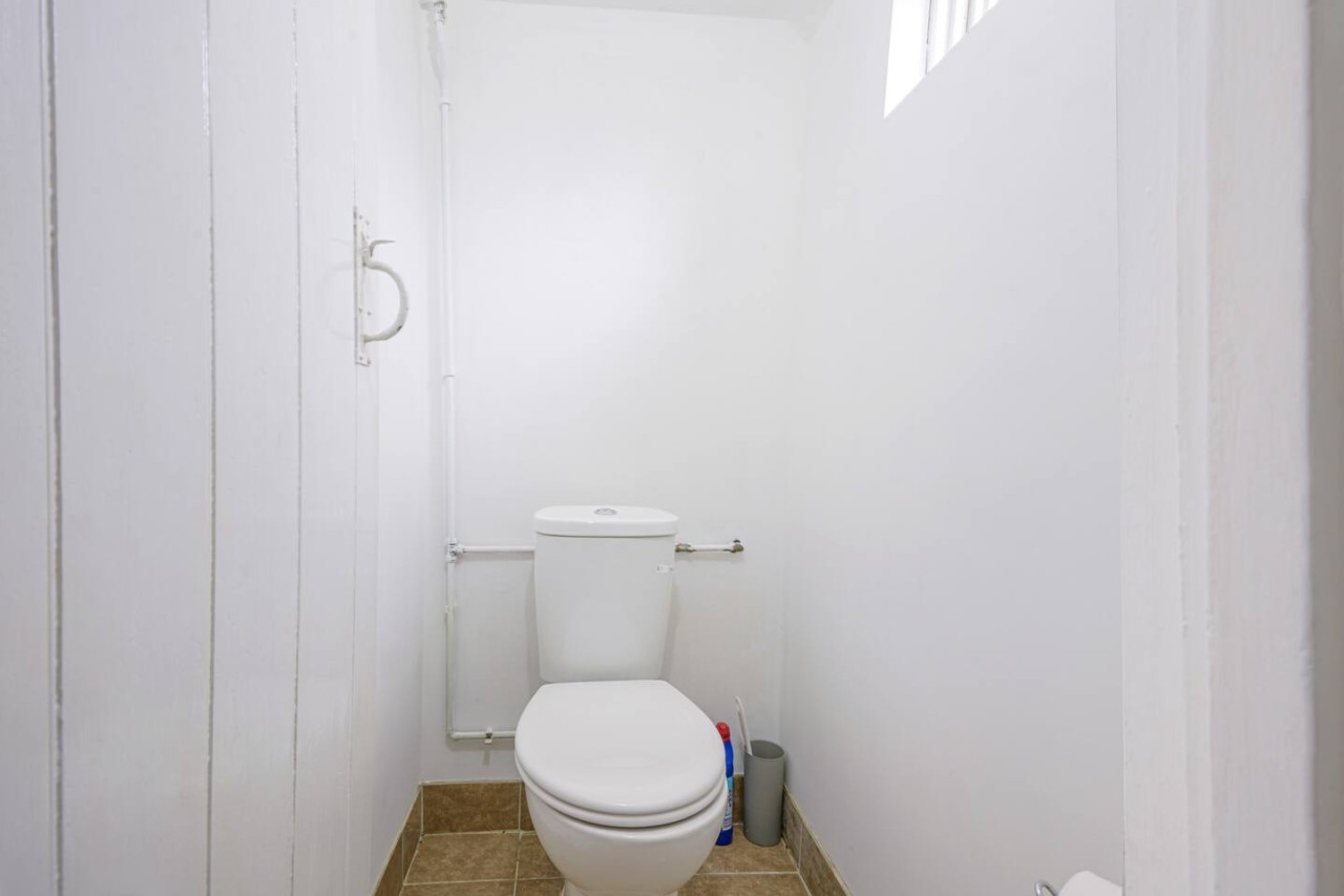 City Centre House • Sleeps 7 • Free Parking • Fast Wifi • Sky TV • Netflix • Self-Check-In • Yoko Property in 116 Derby Road - Property image 19 - VivreStays