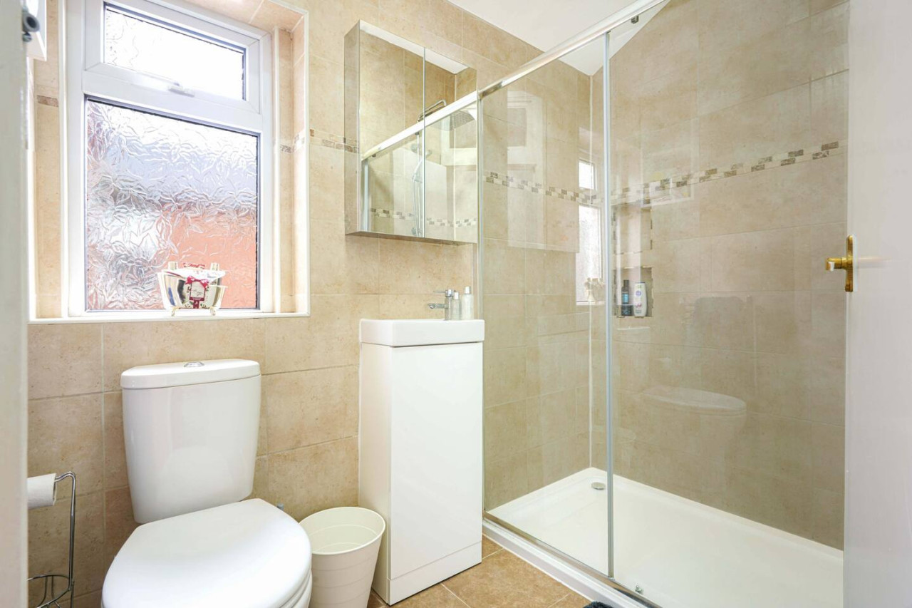 City Centre House • Sleeps 7 • Free Parking • Fast Wifi • Sky TV • Netflix • Self-Check-In • Yoko Property in 116 Derby Road - Property image 10 - VivreStays