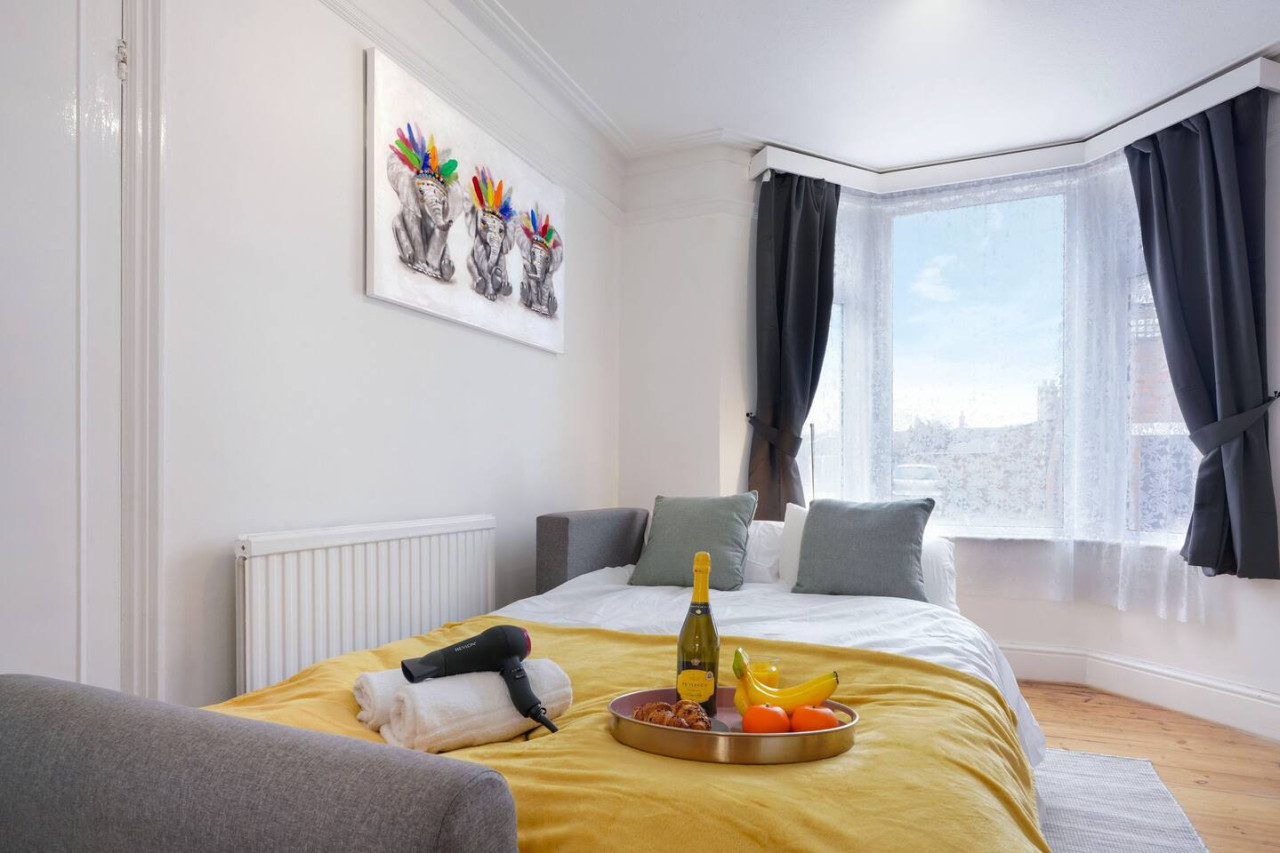 City Centre House • Sleeps 7 • Free Parking • Fast Wifi • Sky TV • Netflix • Self-Check-In • Yoko Property in 116 Derby Road - Property image 18 - VivreStays