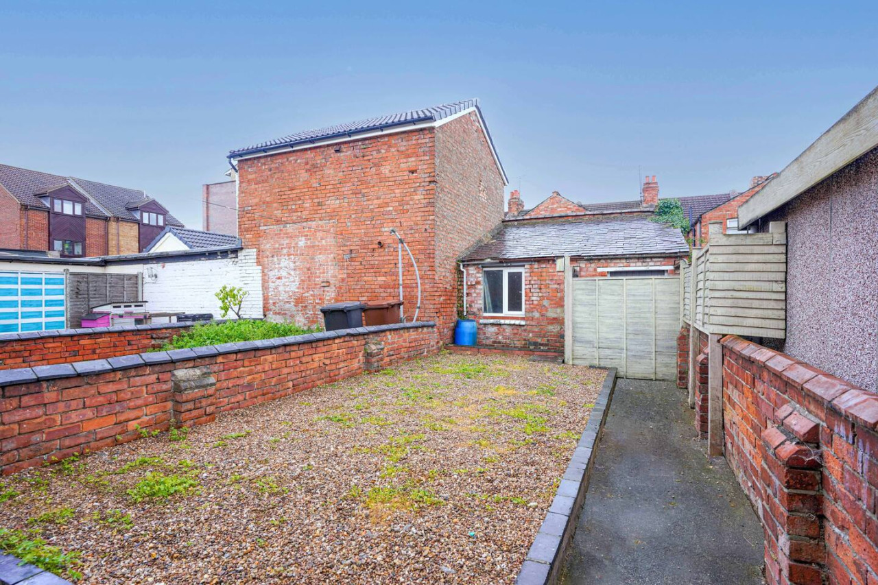 City Centre House • Sleeps 7 • Free Parking • Fast Wifi • Sky TV • Netflix • Self-Check-In • Yoko Property in 116 Derby Road - Property image 20 - VivreStays