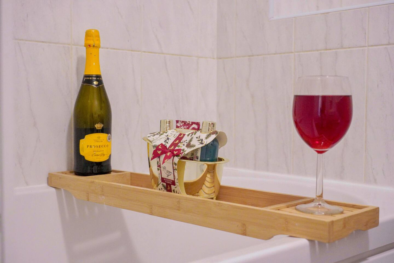 Stylish Apartment near City Centre w/ Free Parking in 101 Swan Lane - Property image 16 - VivreStays