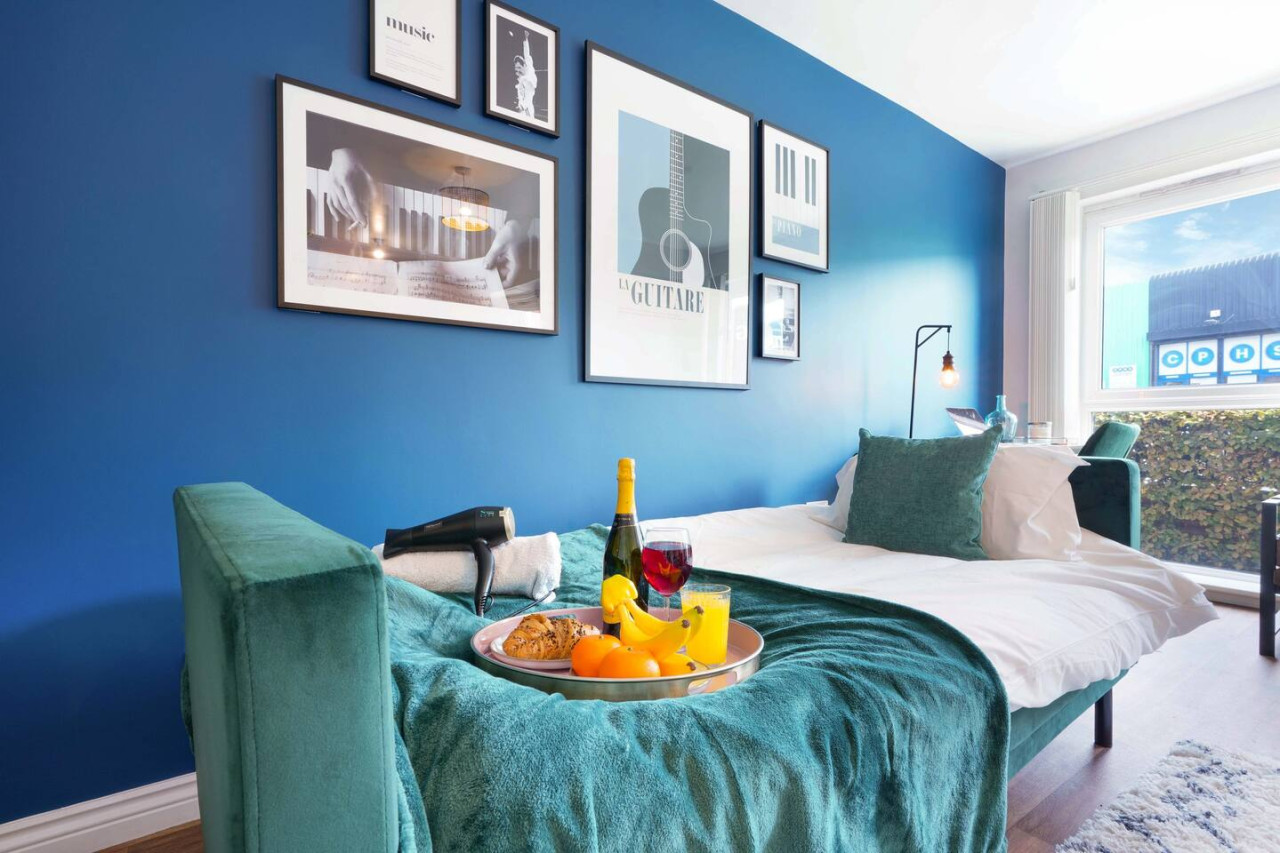 Stylish Apartment near City Centre w/ Free Parking in 101 Swan Lane - Property image 17 - VivreStays