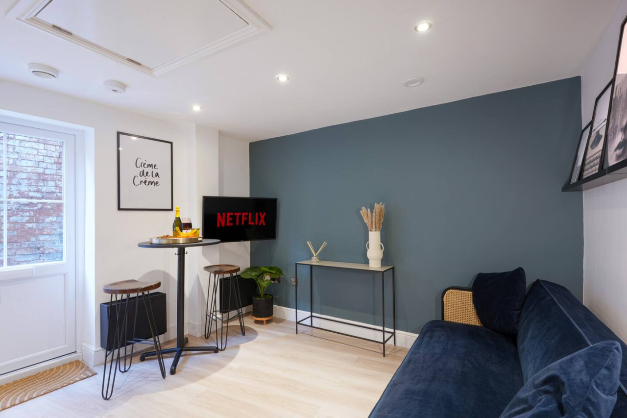 Boutique Apartment • City Centre • Free Parking • Fast WiFi • Self-Check-In in Little Church Street - Property image 7 - VivreStays