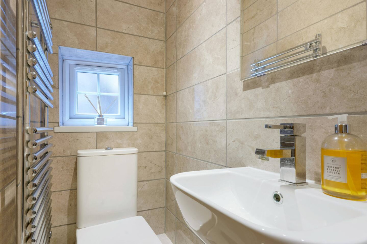 Boutique Apartment • City Centre • Free Parking • Fast WiFi • Self-Check-In in Little Church Street - Property image 14 - VivreStays