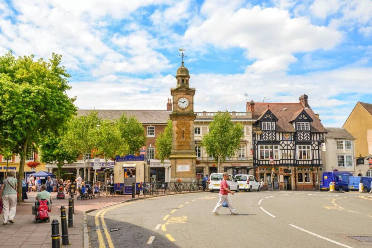 Boutique Apartment • City Centre • Free Parking • Fast WiFi • Self-Check-In in Little Church Street - Property image 17 - VivreStays