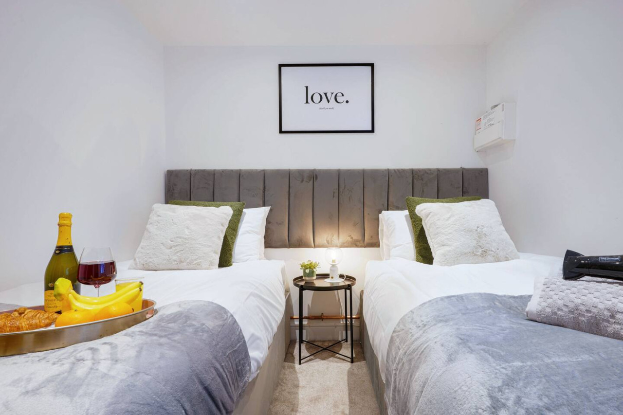 Boutique Apartment • City Centre • Free Parking • Fast WiFi • Self-Check-In in Little Church Street - Property image 5 - VivreStays