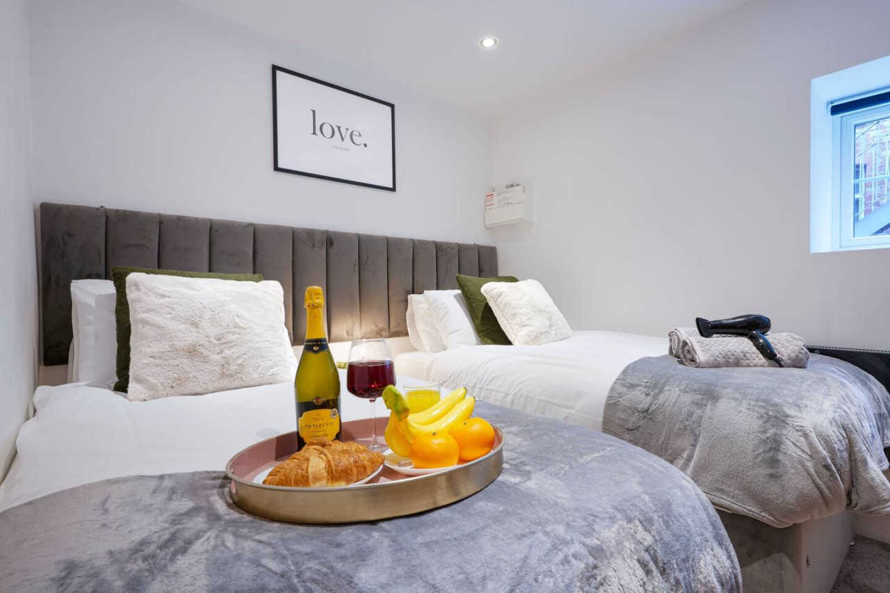 Boutique Apartment • City Centre • Free Parking • Fast WiFi • Self-Check-In in Little Church Street - Property image 4 - VivreStays