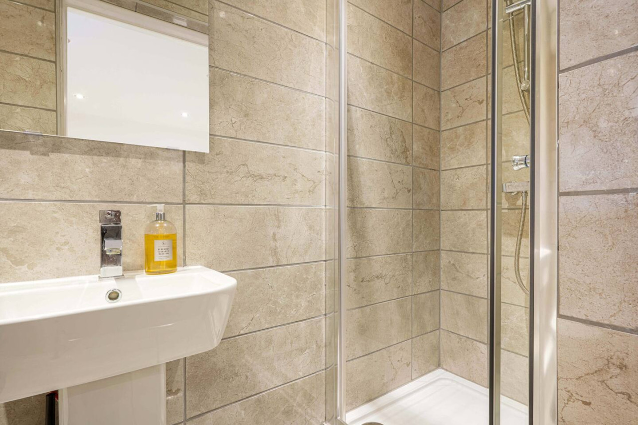 Boutique Apartment • City Centre • Free Parking • Fast WiFi • Self-Check-In in Little Church Street - Property image 12 - VivreStays