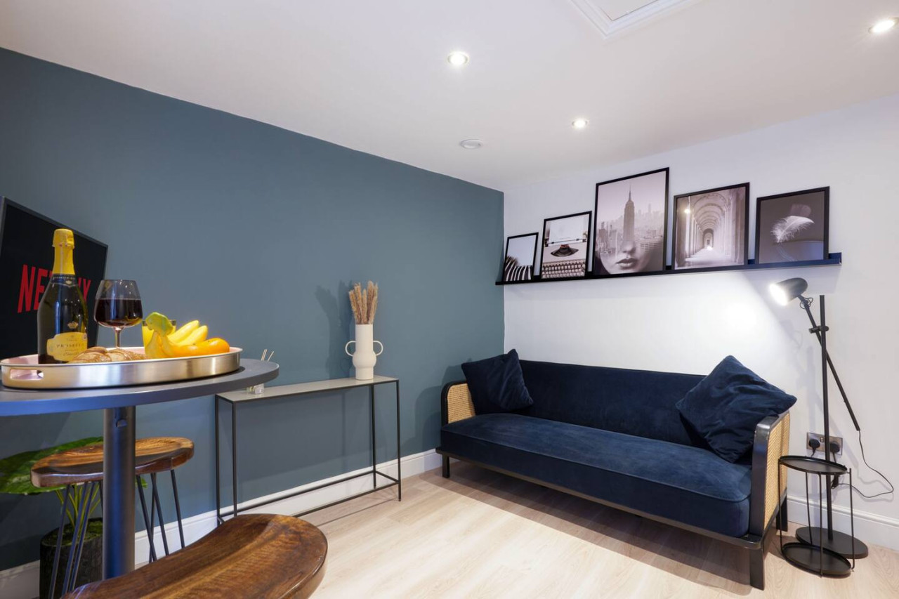 Boutique Apartment • City Centre • Free Parking • Fast WiFi • Self-Check-In in Little Church Street - Property image 8 - VivreStays