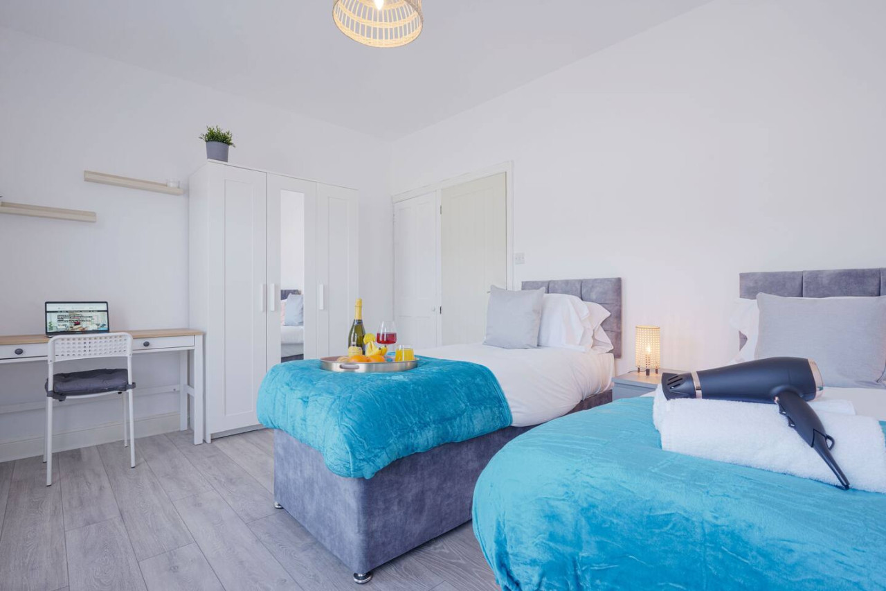 Welcoming House • Great Location • Sleep 6 • Free Parking • Fast Wifi in 64 Balmoral Road - Property image 2 - VivreStays