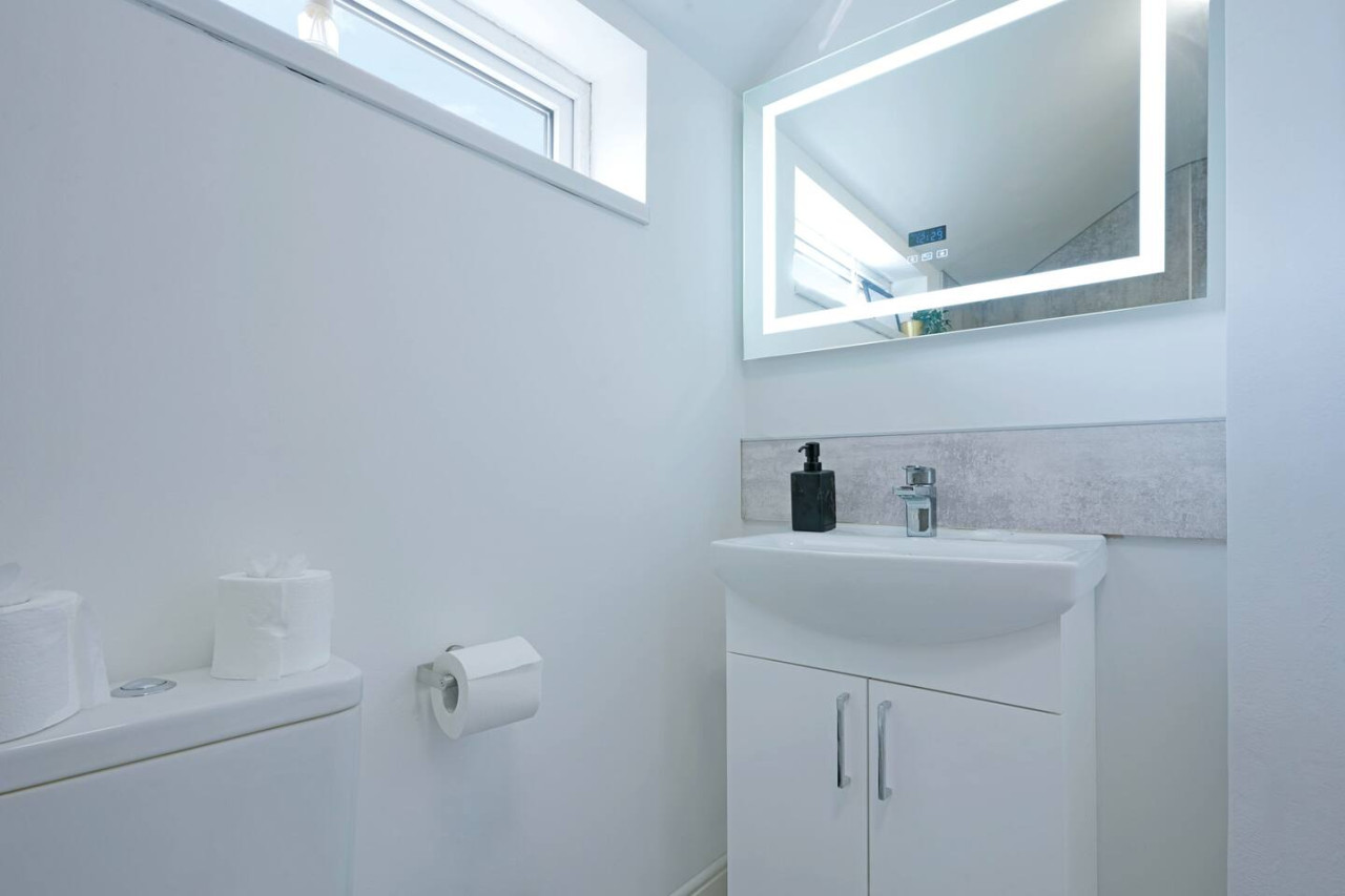 Welcoming House • Great Location • Sleep 6 • Free Parking • Fast Wifi in 64 Balmoral Road - Property image 16 - VivreStays