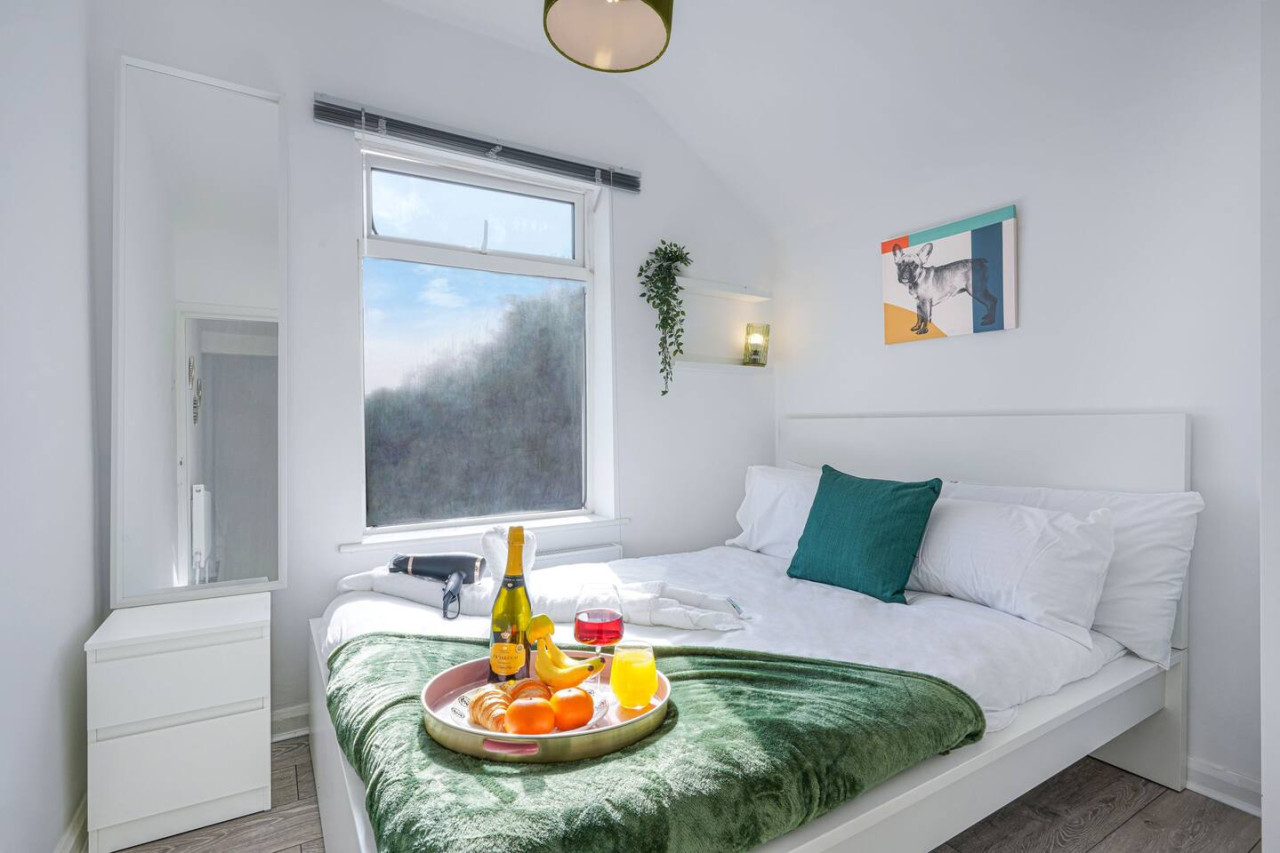Welcoming House • Great Location • Sleep 6 • Free Parking • Fast Wifi in 64 Balmoral Road - Property image 11 - VivreStays