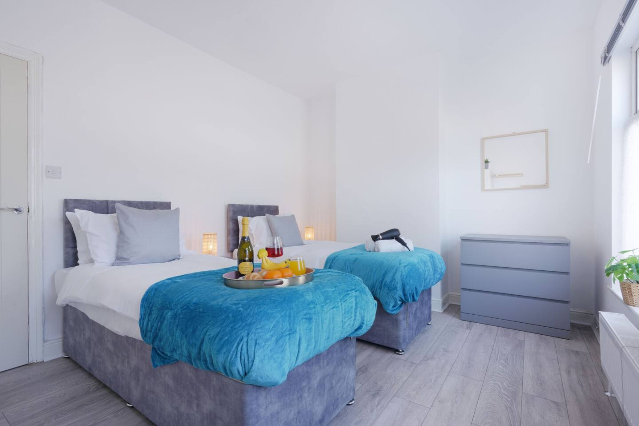 Welcoming House • Great Location • Sleep 6 • Free Parking • Fast Wifi in 64 Balmoral Road - Property image 3 - VivreStays