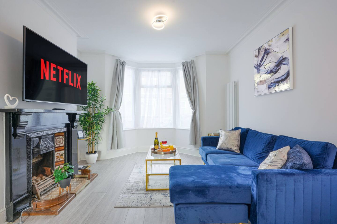 Welcoming House • Great Location • Sleep 6 • Free Parking • Fast Wifi in 64 Balmoral Road - Property image 17 - VivreStays