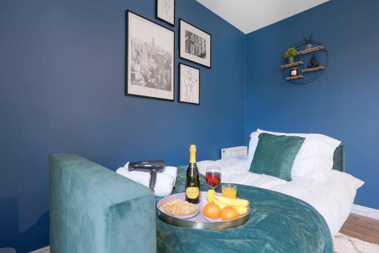 Central Apartment - Free Parking & Fast Wi-Fi in 58 Thackhall Street - Property image 15 - VivreStays