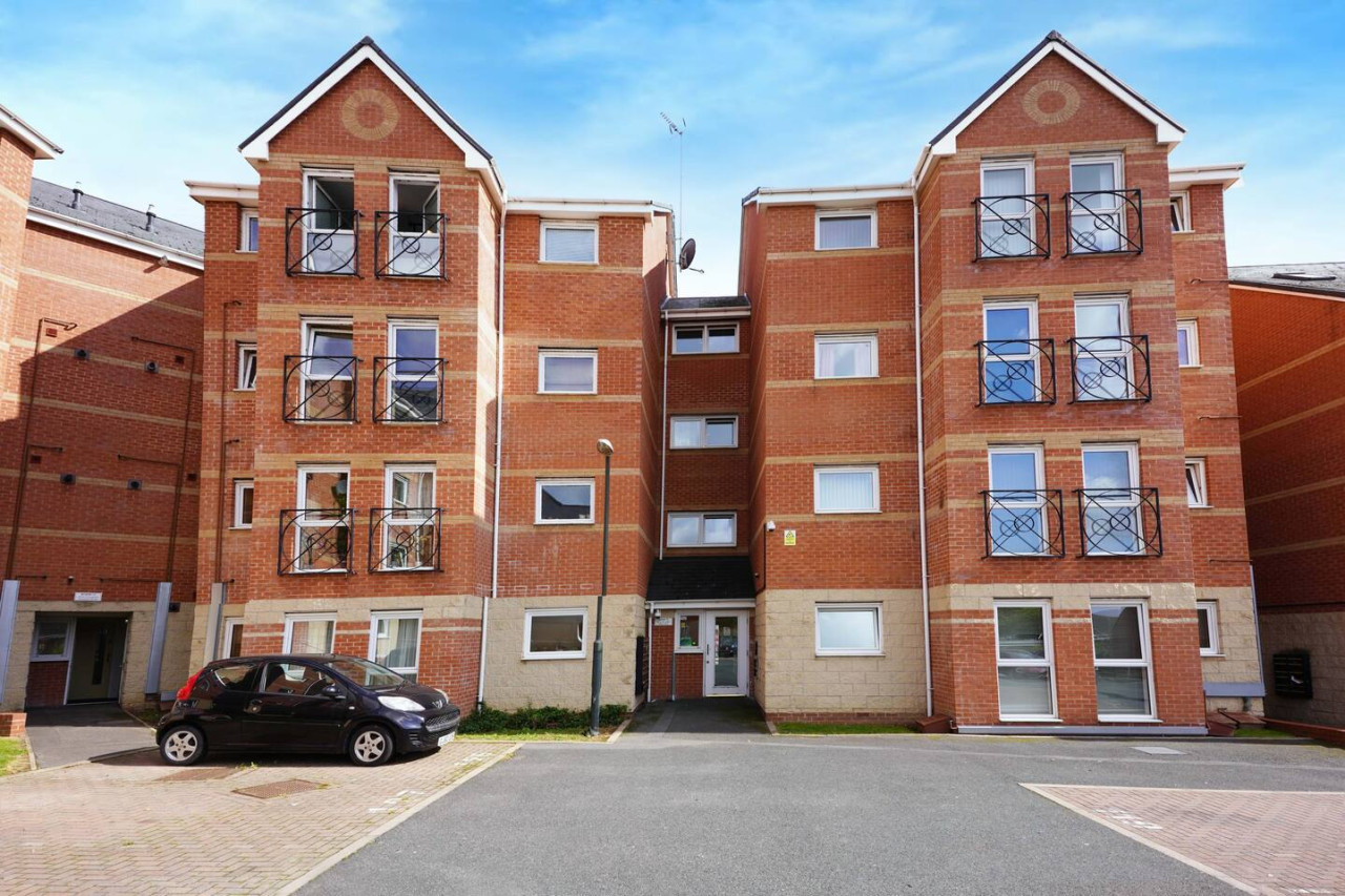 Central Apartment - Free Parking & Fast Wi-Fi in 58 Thackhall Street - Property image 18 - VivreStays