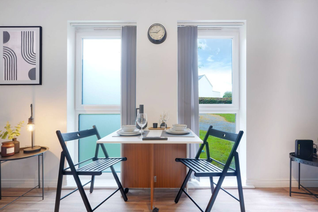 Central Apartment - Free Parking & Fast Wi-Fi in 58 Thackhall Street - Property image 9 - VivreStays