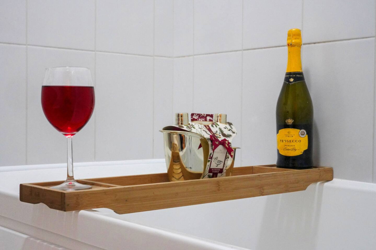 Central Apartment - Free Parking & Fast Wi-Fi in 58 Thackhall Street - Property image 14 - VivreStays