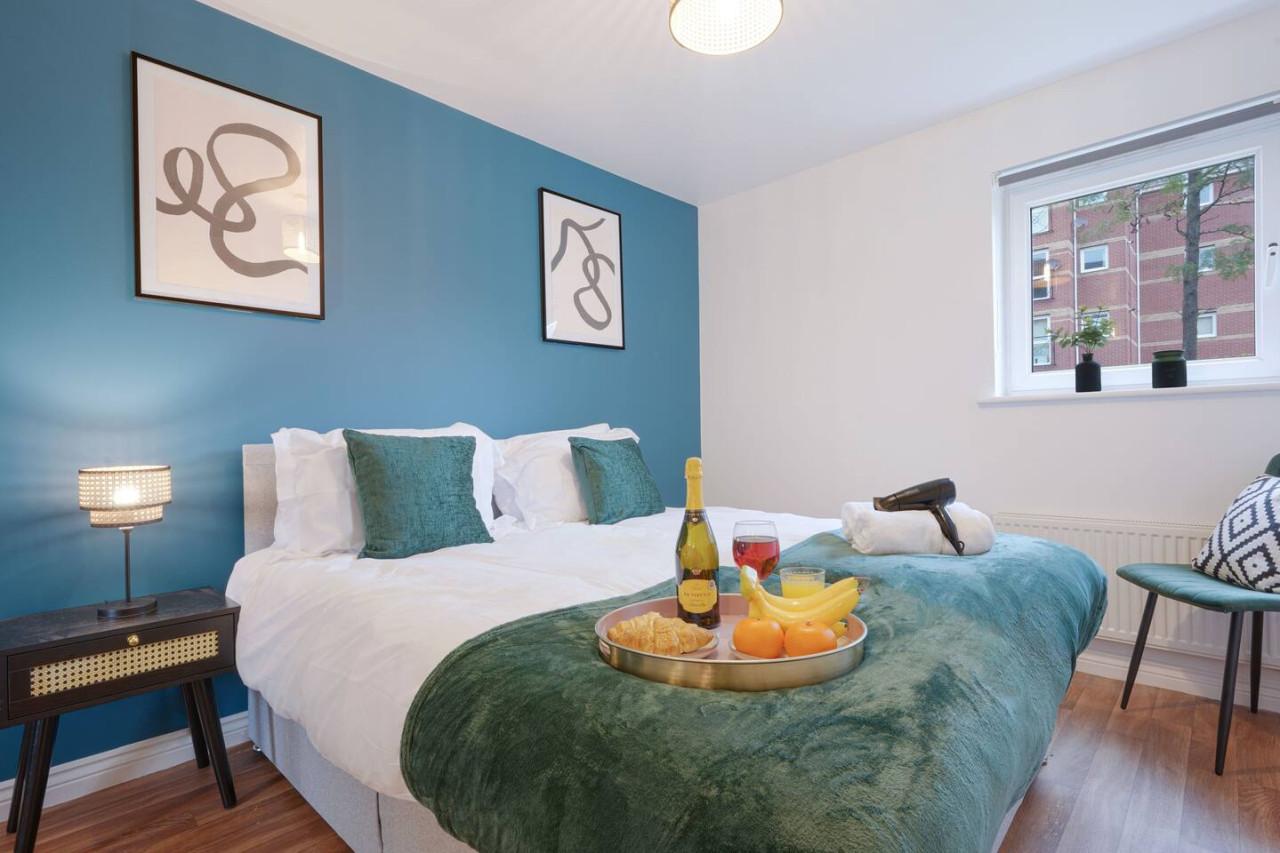 Central Apartment - Free Parking & Fast Wi-Fi in 58 Thackhall Street - Property image 4 - VivreStays