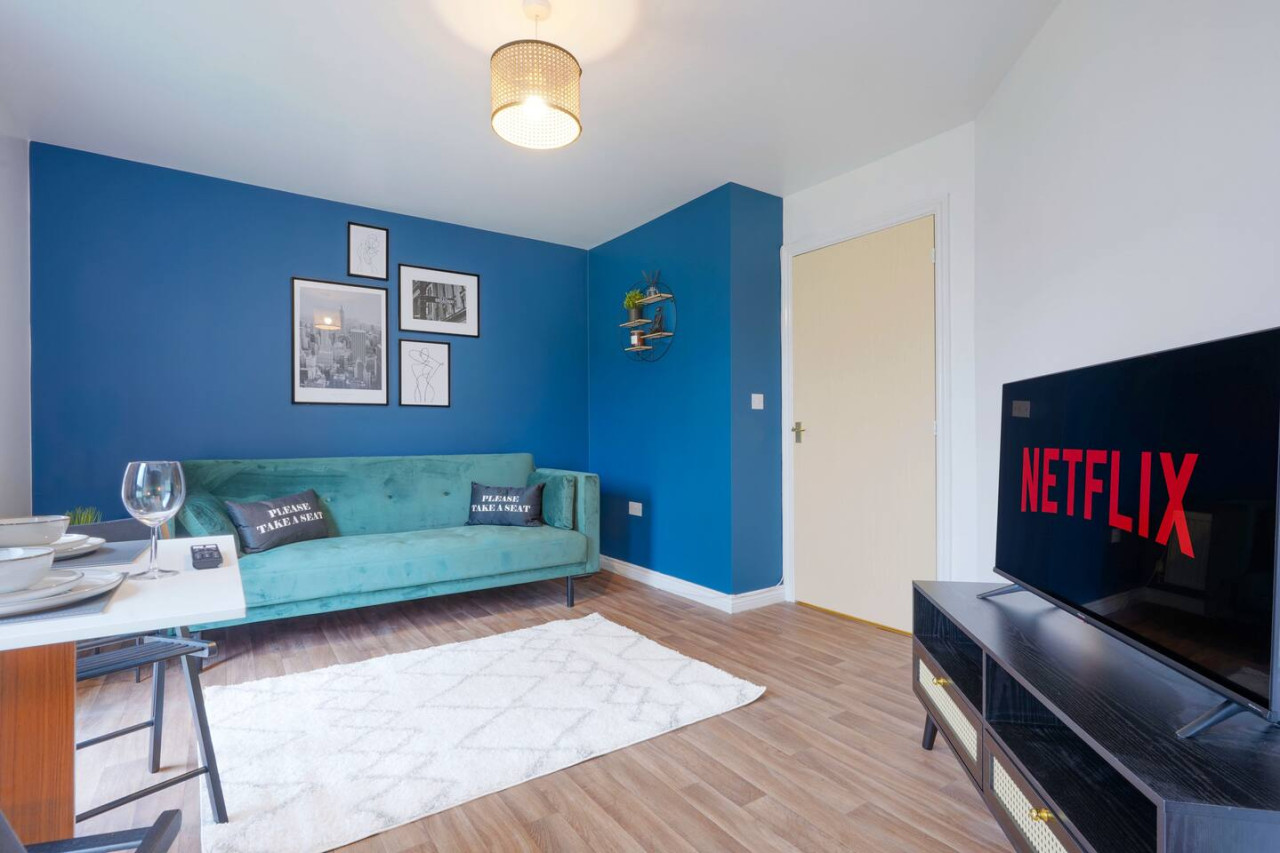 Central Apartment - Free Parking & Fast Wi-Fi in 58 Thackhall Street - Property image 7 - VivreStays