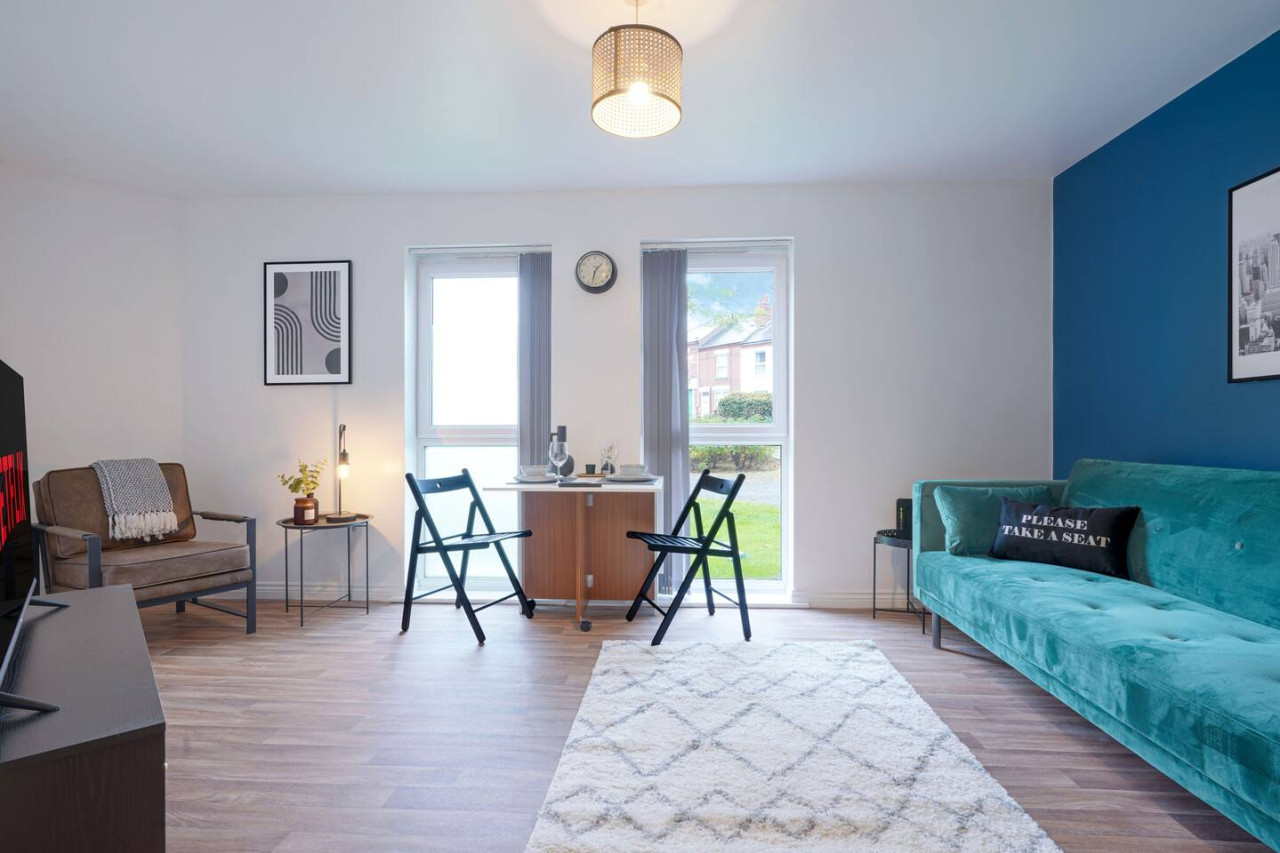 Central Apartment - Free Parking & Fast Wi-Fi in 58 Thackhall Street - Property image 6 - VivreStays
