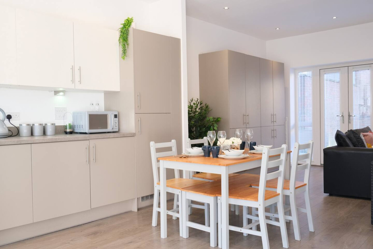 Prime Location 4 Bedroom 3.5 Bath House - Sleeps 8 in 5 Columbia Place - Property image 16 - VivreStays