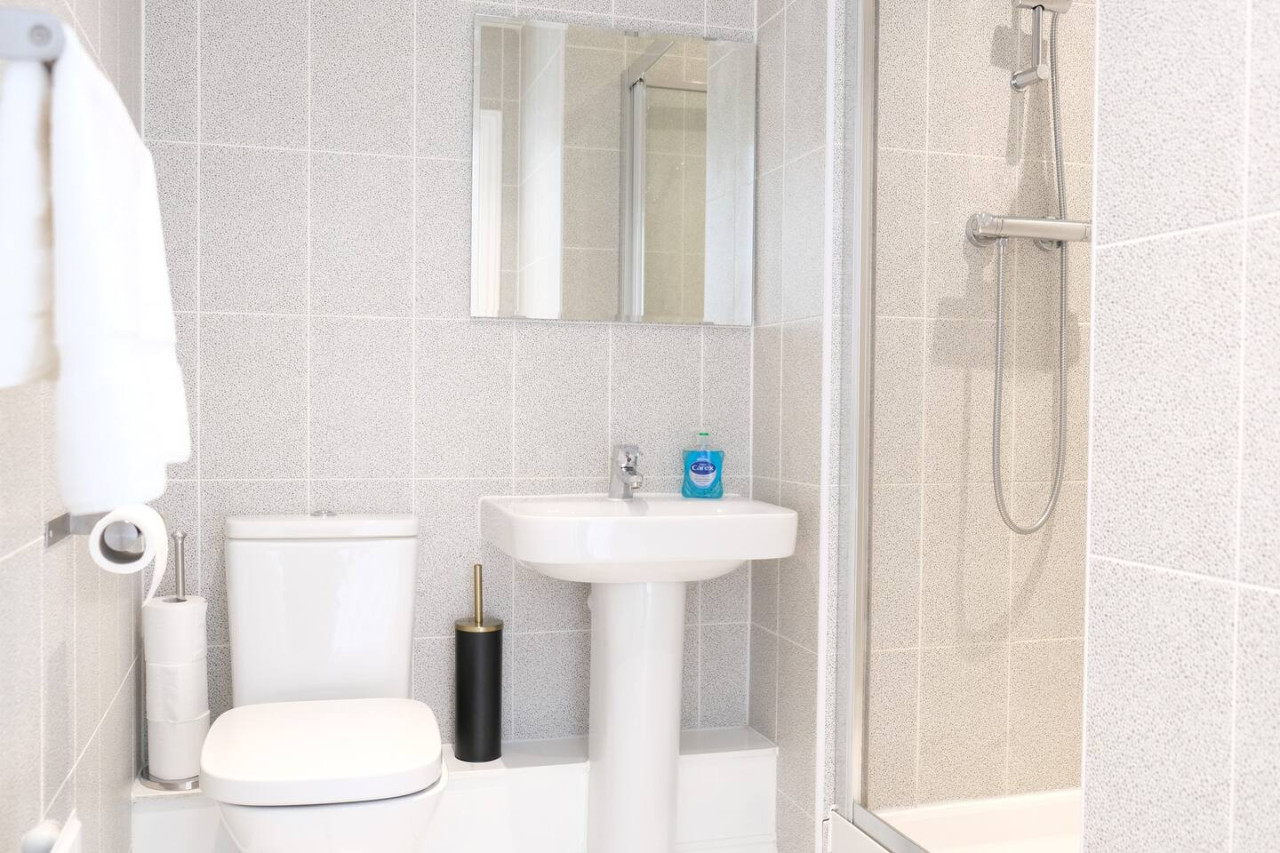 Prime Location 4 Bedroom 3.5 Bath House - Sleeps 8 in 5 Columbia Place - Property image 7 - VivreStays