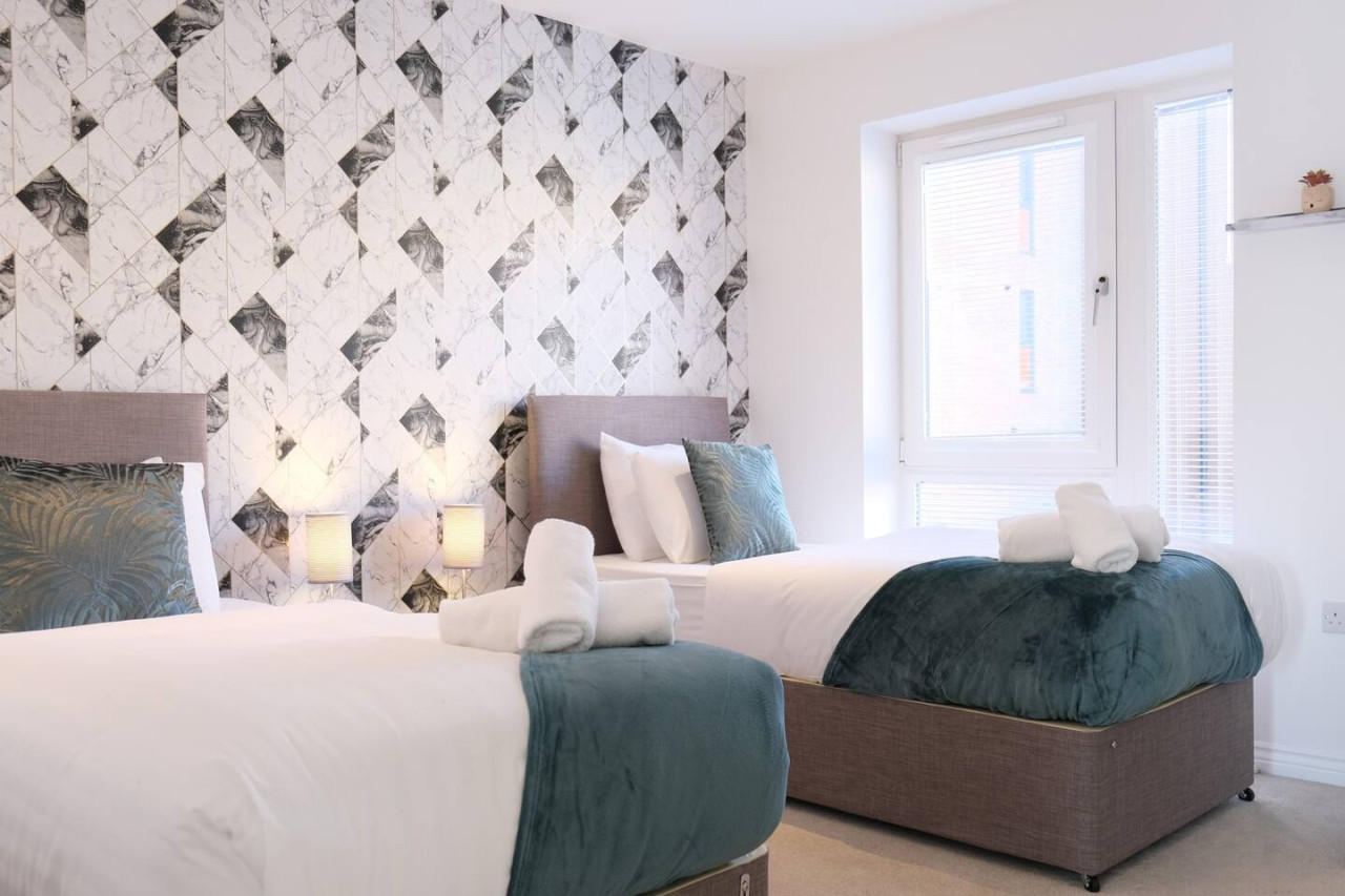 Prime Location 4 Bedroom 3.5 Bath House - Sleeps 8 in 5 Columbia Place - Property image 2 - VivreStays