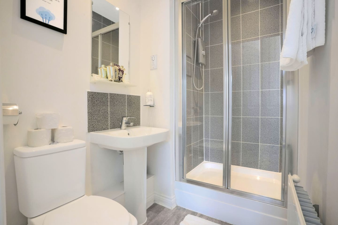 Prime Location 4 Bedroom 3.5 Bath House - Sleeps 8 in 5 Columbia Place - Property image 4 - VivreStays
